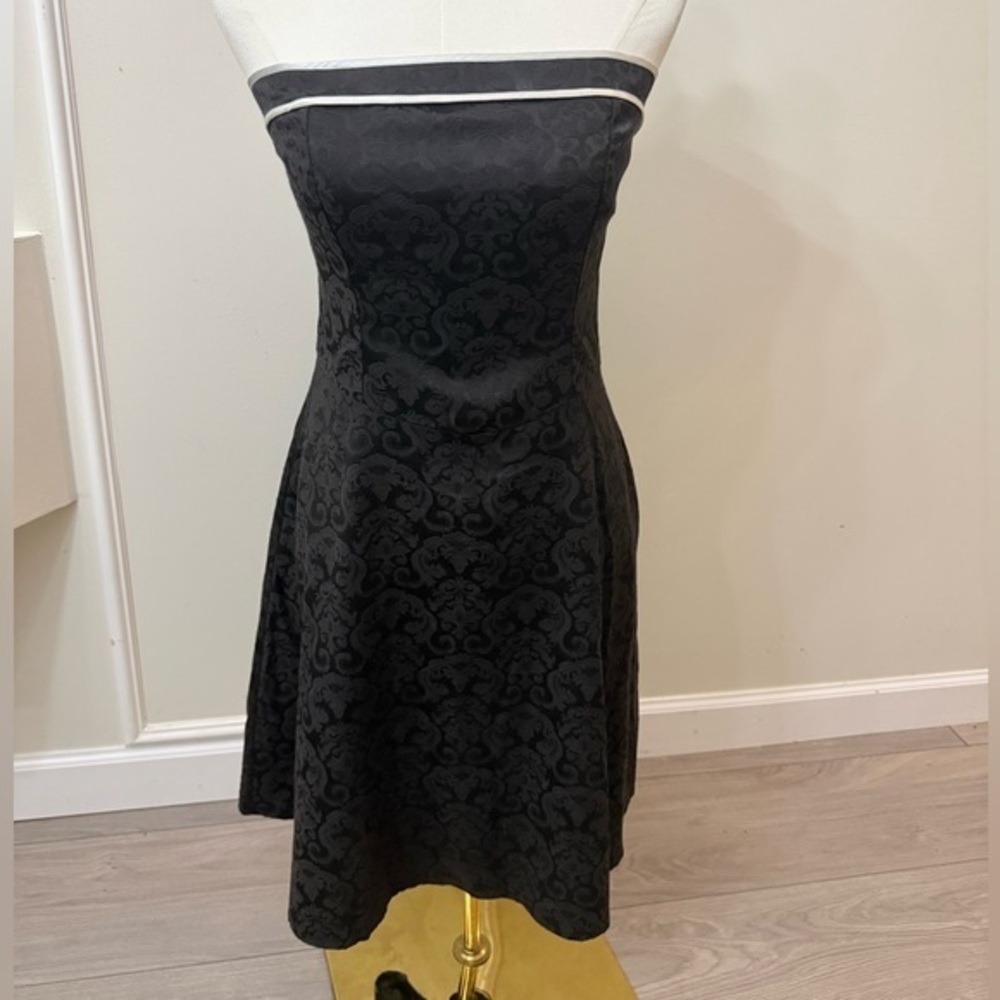 Chic Black Strapless Dress with Pattern